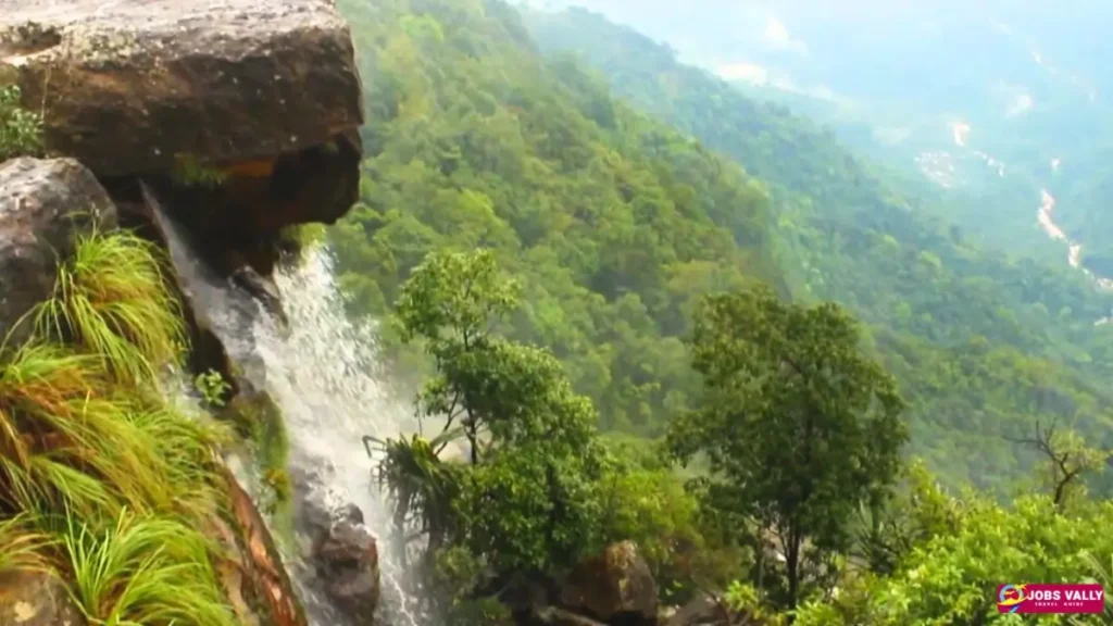 Meghalaya Cherrapunji Tourist Place चेरापूंजी के Waterfalls और Misty Hills की जादुई दुनिया 1